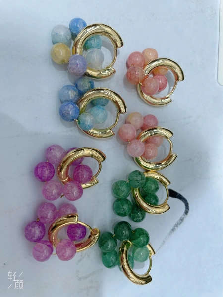 Today's Liren jewelry earrings are fashionable and trendy. The crystal series metal earrings are simple and elegant to match Today's Liren jewelry earrings are fashionable and trendy. The crystal series metal earrings are simple and elegant to match